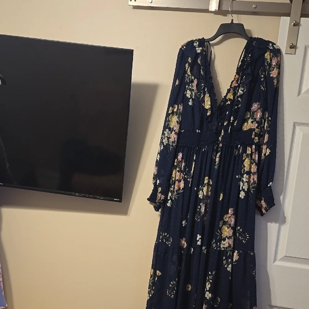 Premier Amour Navy long sleeve lined maxi dress. Front and back deep v neck line - Picture 1 of 8